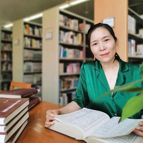 李花蕾副研究馆员工作照 李花蕾副研究馆员工作照