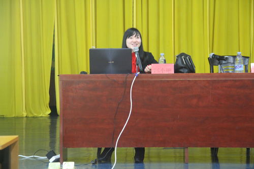 邱小艳开始讲座 邱小艳开始讲座