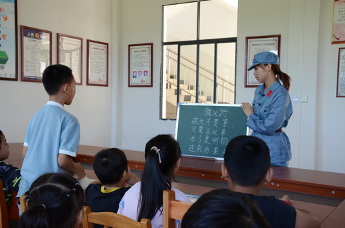 7德育:红色娘子军”宣讲红色诗词 7德育:红色娘子军”宣讲红色诗词