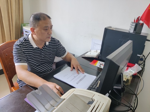 周小驭工作照片 周小驭工作照片