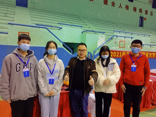 挑战2队(一等奖第1名) 挑战2队(一等奖第1名)