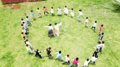 拼搏在线(中国)唯一官方网站：诗词启心智，国学伴童年