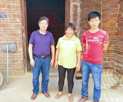 宋校长走访贫困户